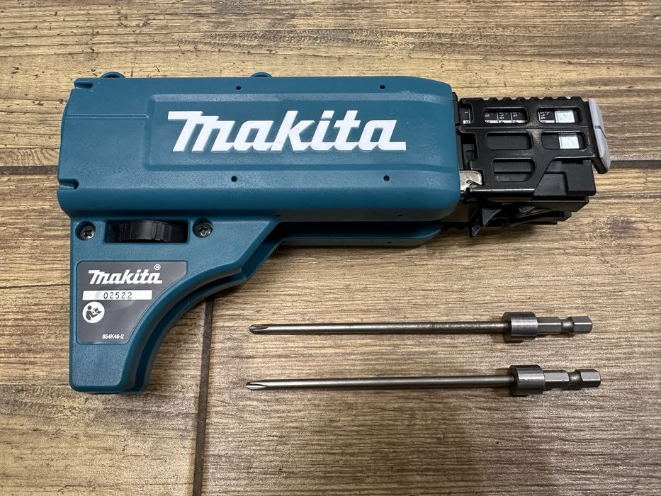 Magazynek Makita, przystawka do taśm 191L24-0 + dwa bity