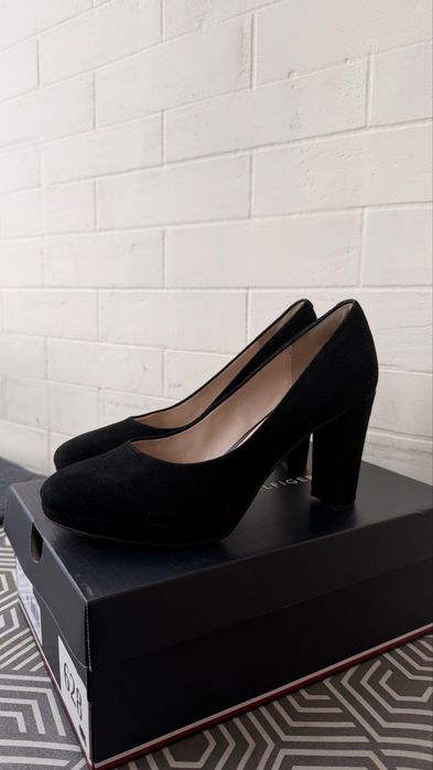 Туфлі жіночі замшеві чорні Clarks