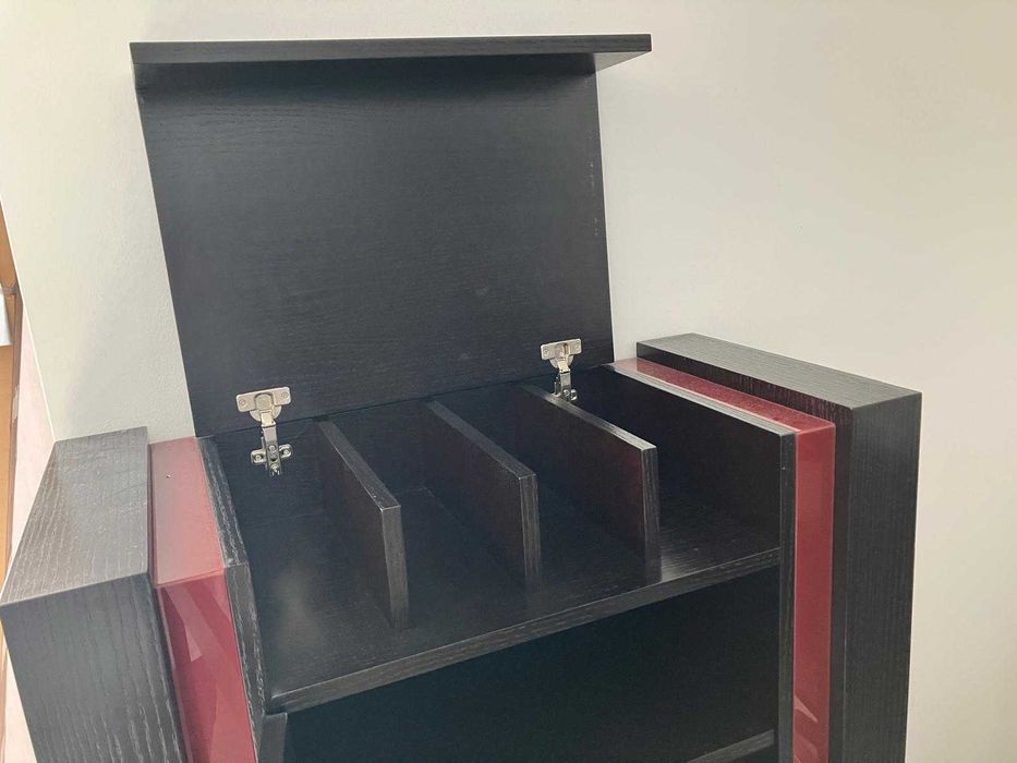 Mesa de Jantar com 4 cadeiras e 1 Móvel de apoio