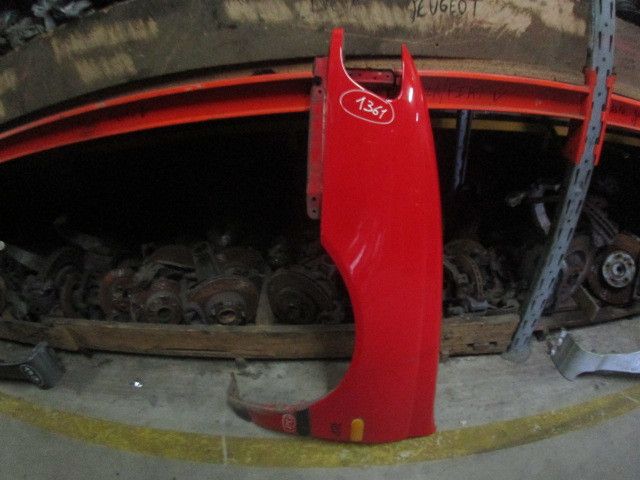 Guarda-lamas esquerdo NISSAN Sunny III Liftback (N14)