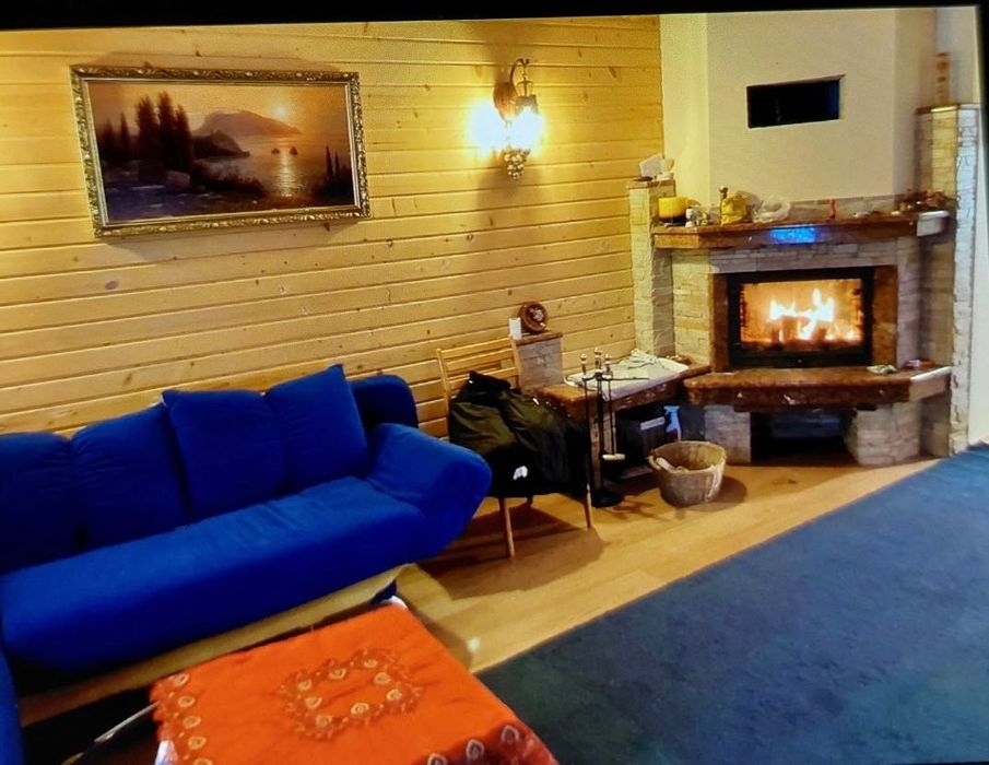 Будинок для проживання та бізнесу