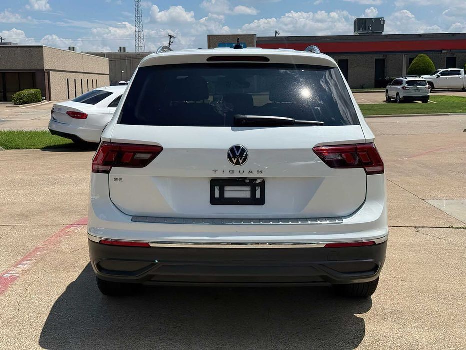 Volkswagen Tiguan SE      2023
