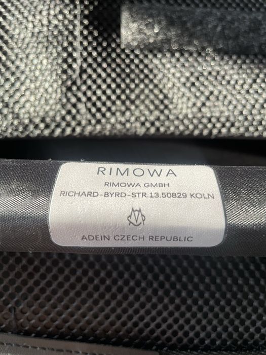 Aluminiowa walizka  20 . Kabinówka .