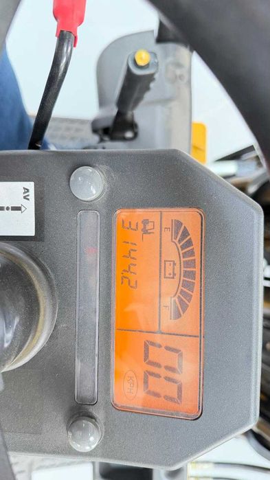 Empilhador 1600 Kg CAT