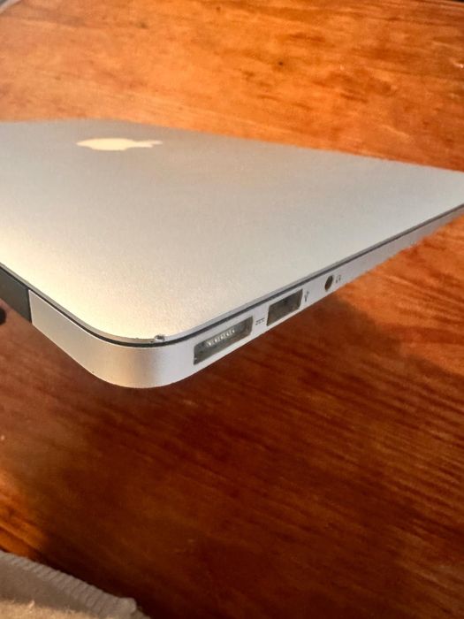 MacBook Air 13 (SSD 250 GB) com capa e carregador