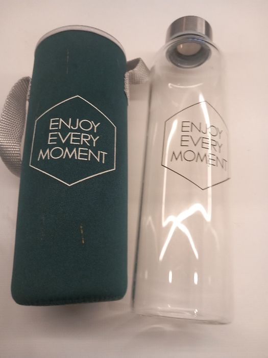 Garrafa de vidro para passeios ou escritórios com capa protetora