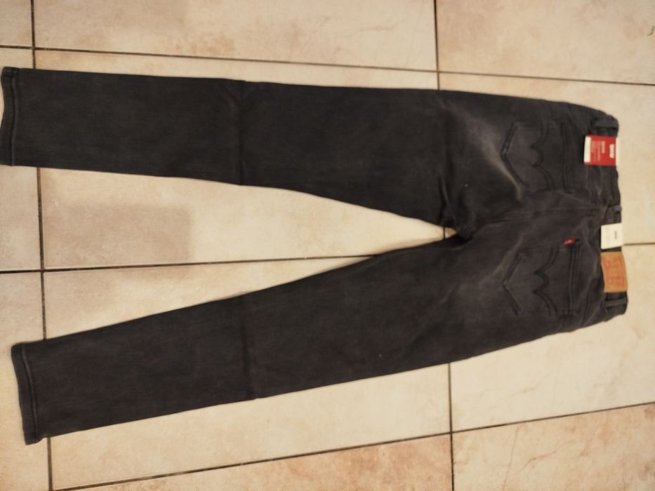 Czarne spodnie jeansowe