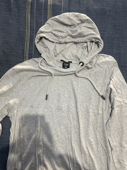 Camisola com Capuz Cinza - Tamanho M