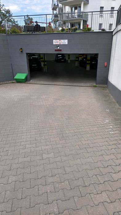 Sprzedam Miejsce garażowe / postojowe / parkingowe w Hali Obywatelska