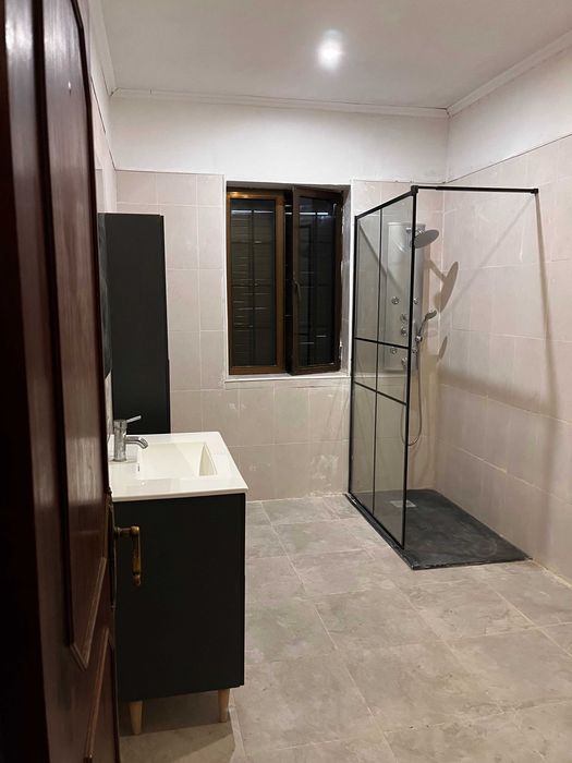 Moradia T4 com garagem e jardim