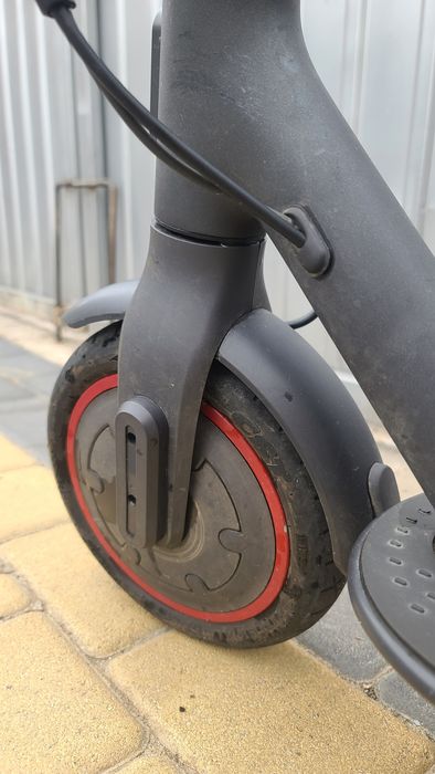 Продам  ОРИГІНАЛЬНИЙ Електросамокат Xiaomi Mi Electric Scooter Pro 2