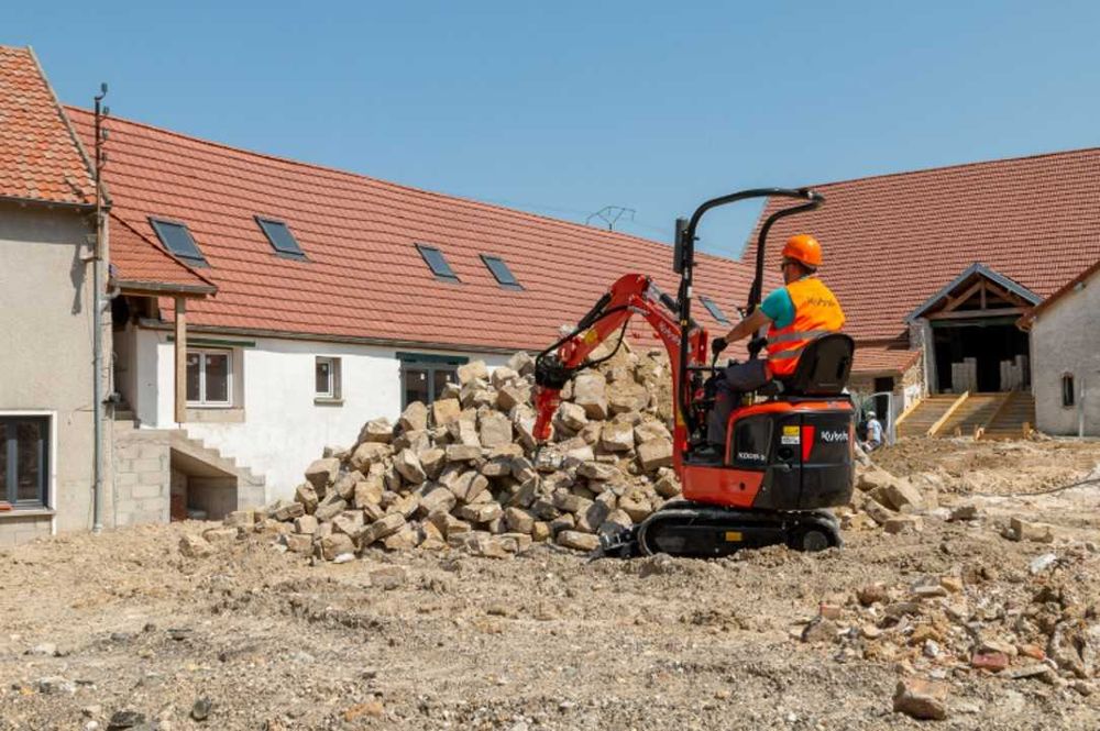 Kubota Minigiratória Rastos Versátil K08-5