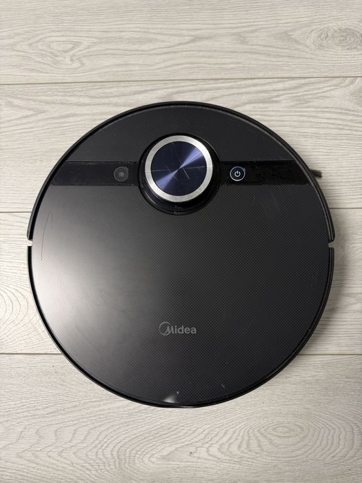 Робот-пилосос Midea S8+ зі станцією самоочищення.