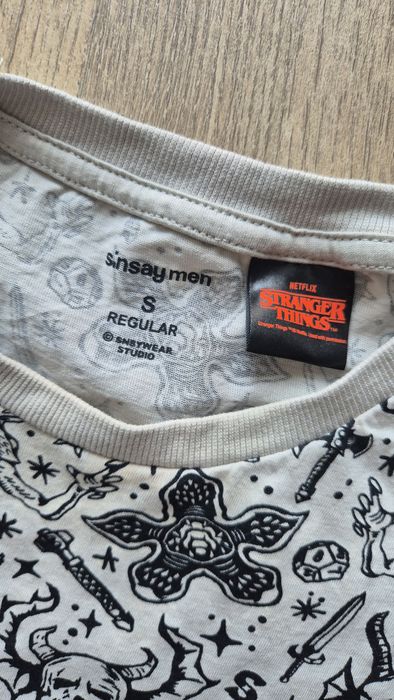 Sinsay t-shirt męski stranger things S
Ubrany raz