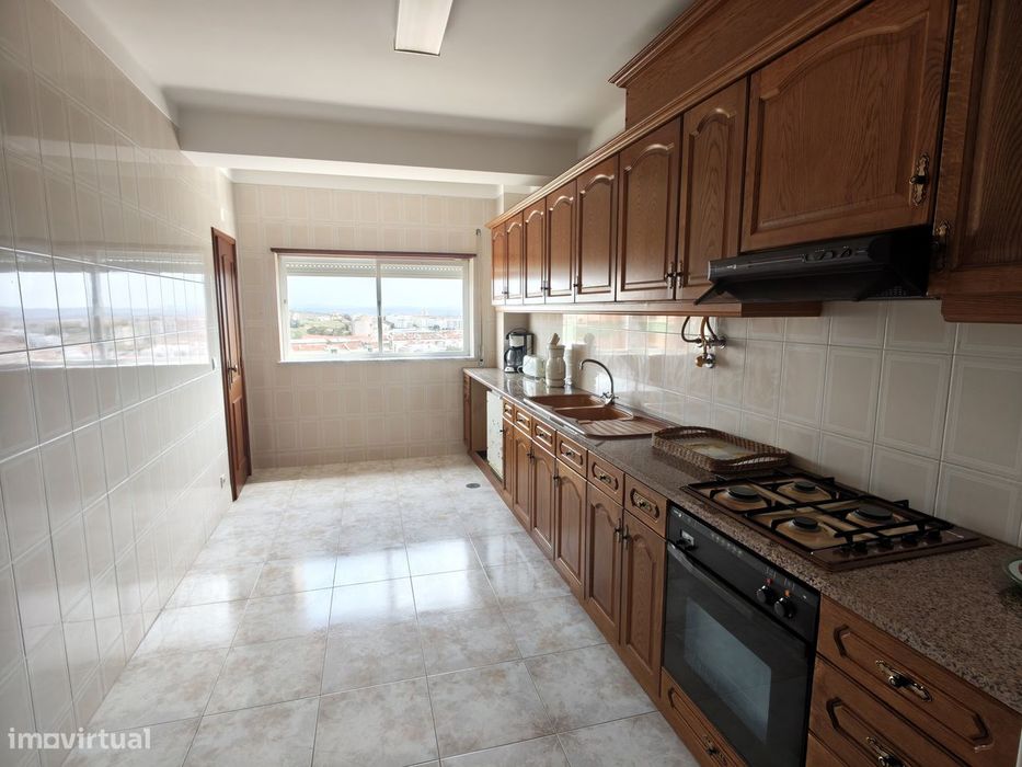 Apartamento com Excepcional Área e Localização - Buarcos