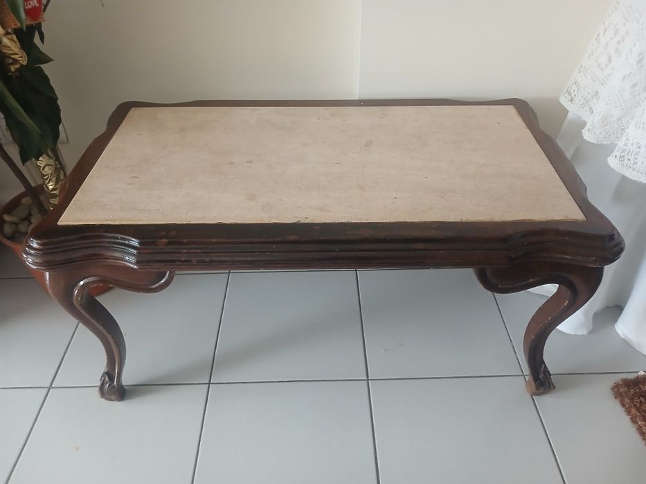 Mesa de centro com pedra mármore
