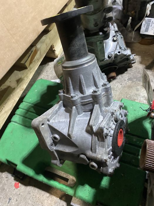 Редуктор передній задній   Раздатка, коробка роздавальна диференціал