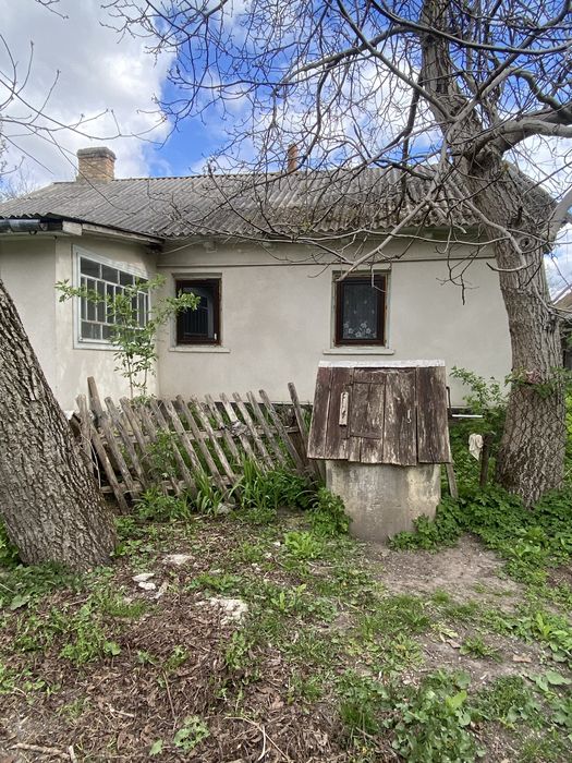 Продаєця будинок
