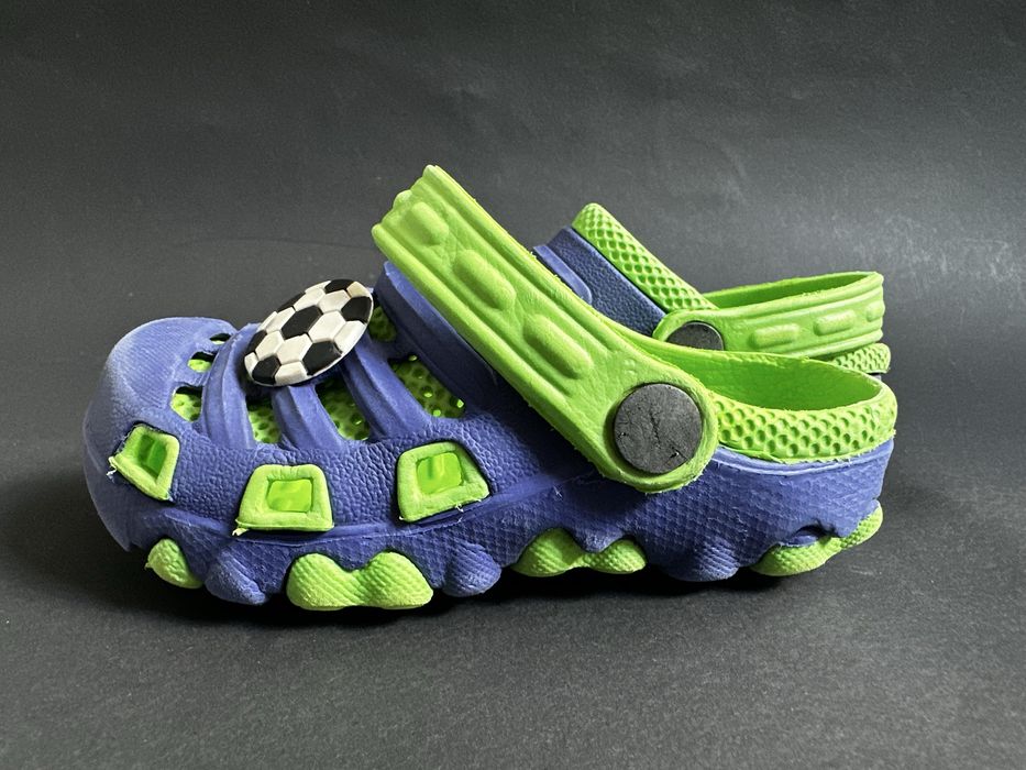 Crocs sandałki chłopięce z dwoma przypinkami rozm. 22-24