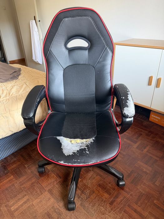 Cadeira gaming/escritório preta e vermelha