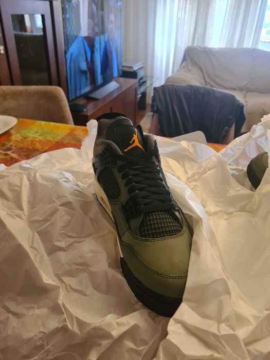 Sapatilhas novas (ainda em caixa). Nunca usadas. Preço negociável