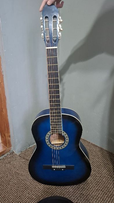 Акустична нова  гітара