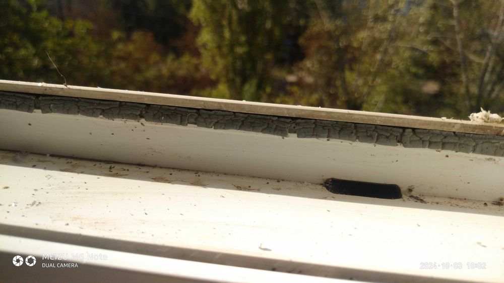 Замена оконного резинового уплотнителя .