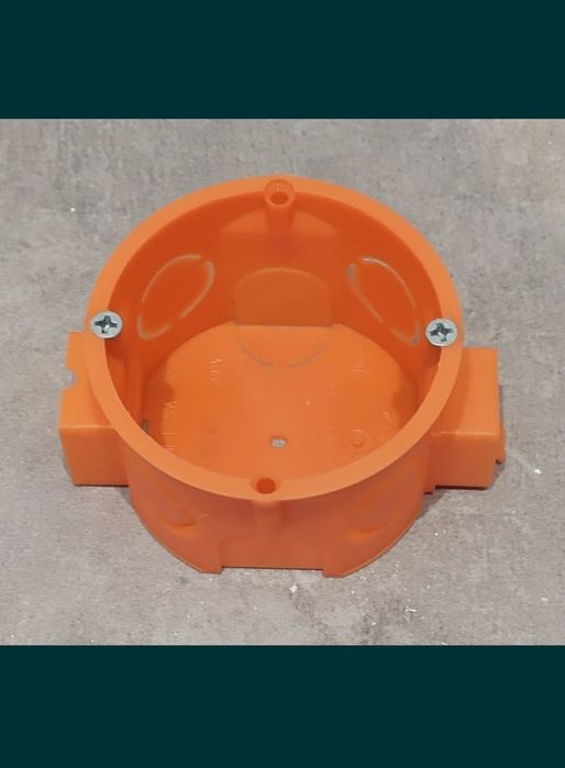 Puszka instalacyjna 60 z wkrętami