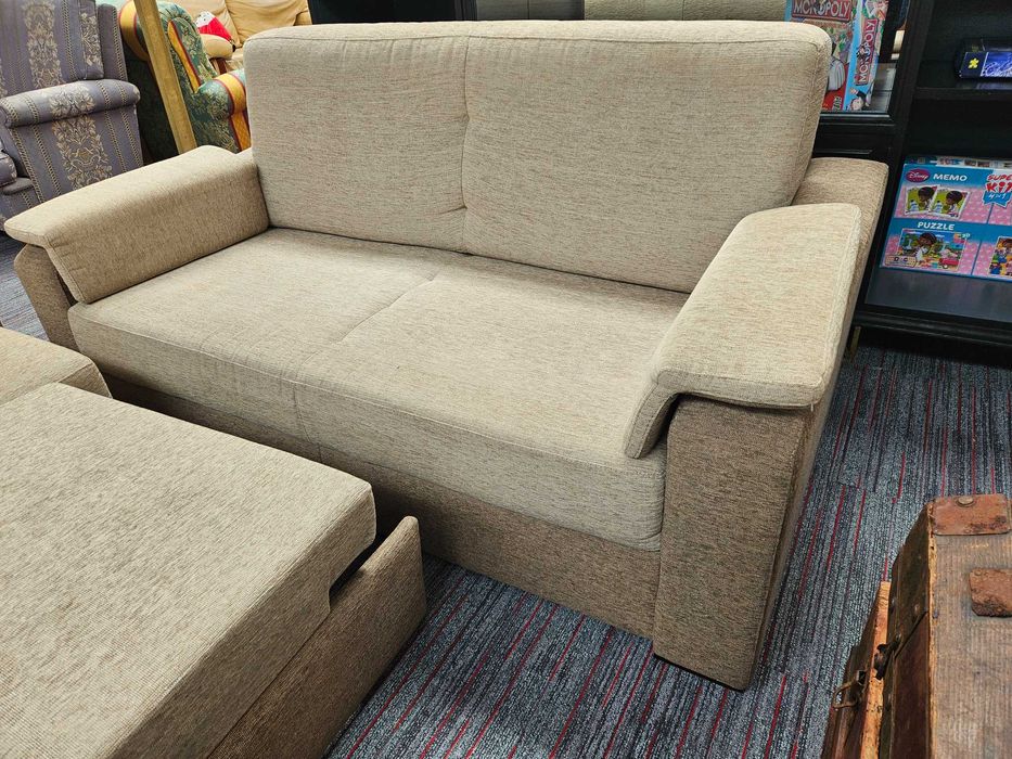 Sofá de dois lugares em tecido - Sem zonas rasgadas