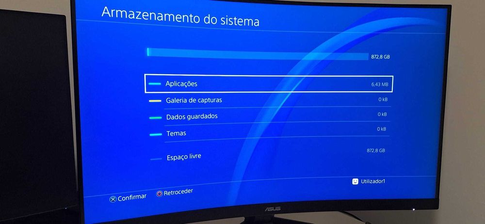 PS4 Slim 1TB + 2 comandos Sony + 6 jogos