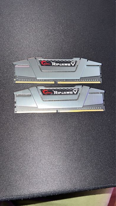 Memória RAM G.SKILL Ripjaws V 16GB (2x8GB) DDR4-3200MHz CL16 Gunmetal