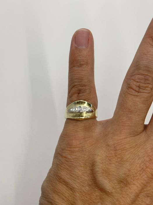 Złoty pierścionek z brylantami rozmiar 12