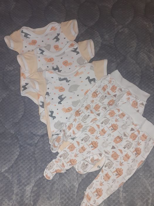 Два пакети речей для хлопчика або є нейтральні кольори можна дівчинка