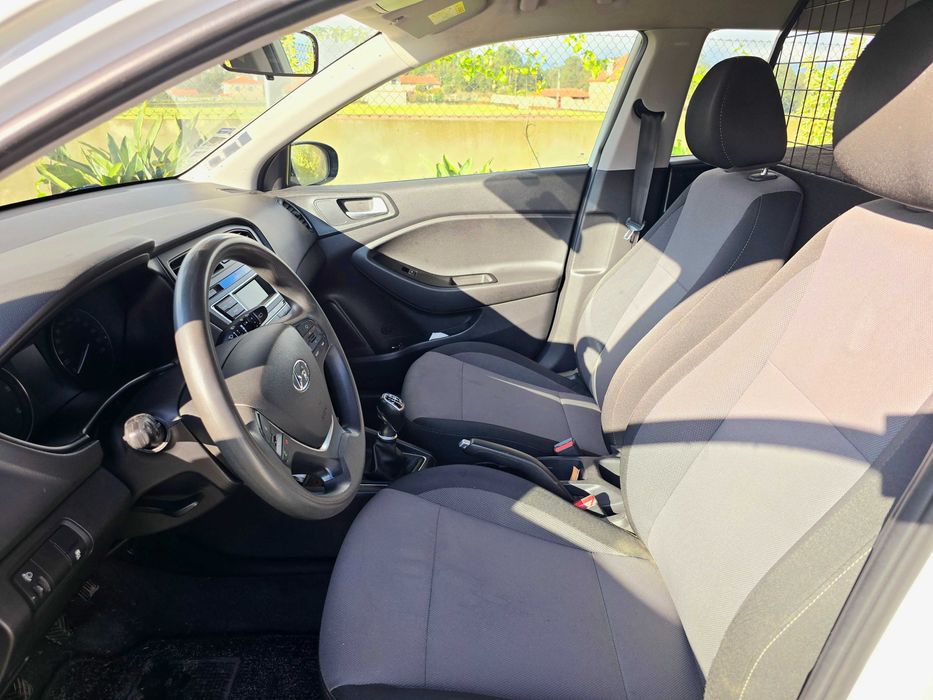 Hyundai i20 1.1 CRDI – 2017 - 2 Lugares
