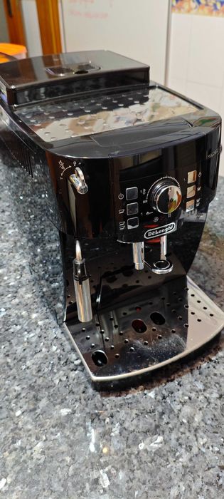 Máquina de Café De’Longhi Magnifica S – Automática c/ Moinho – Impec