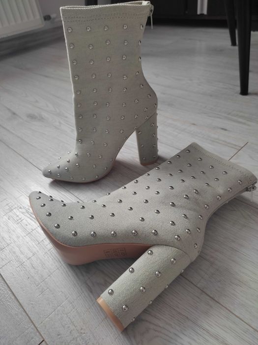 Botki na słupku z ćwiekami Missguided roz 39