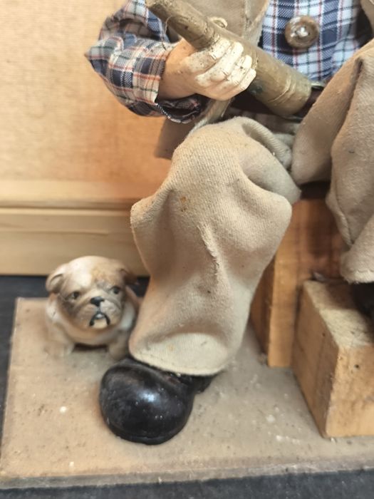 Estatueta de Coleção - Marinheiro/Pirata c/ Cão. 
 Linda e detalhada