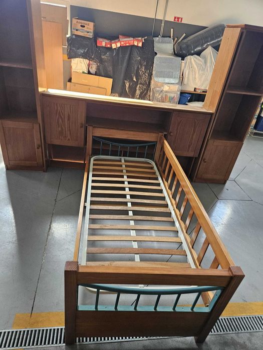 Conjunto de Quarto: Cama Solteiro + Estante e Ponte