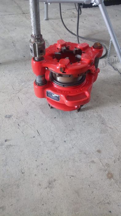 Máquina de abrir roscas Ridgid com cabeçote até 4"