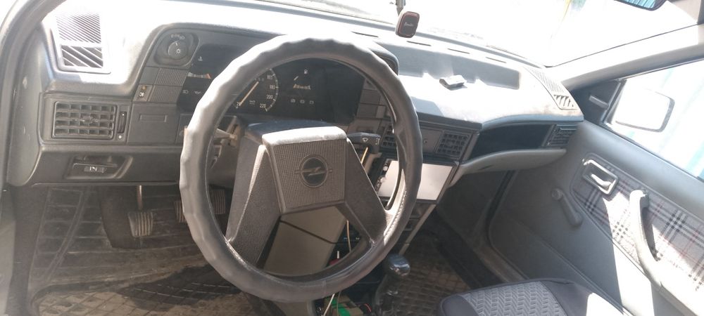 Опель кадет универсал 1.6 тді