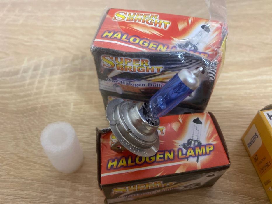 Разъем h7. Авто лампы  H7 Philips Vision +30 12v  55w та 100w (синие).