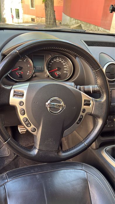 Nissan Qashqai -  Versão Tekna Premium - 123 mil km (2012) - veiculo nacional