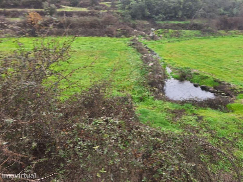 Terreno Rustico com Ruína e Ribeiro – Martianas, Fundão – Proximidade