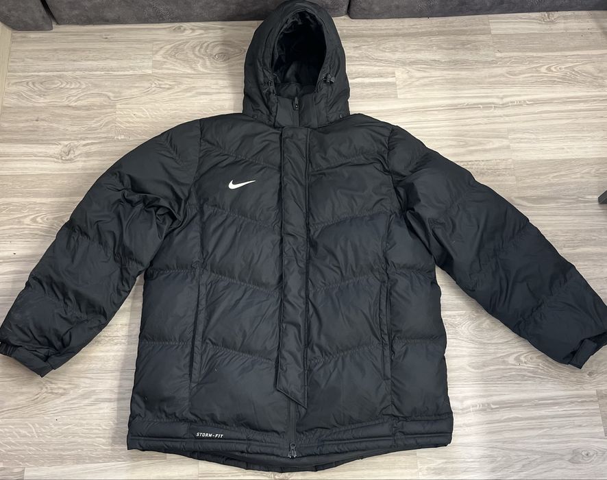 Куртка Nike.