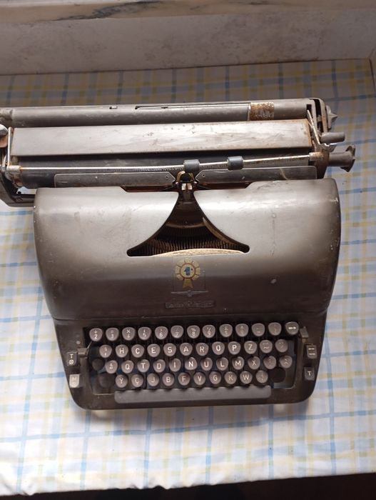 Máquina de Escrever ADLER - Antiga