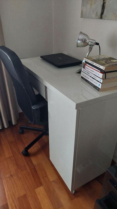 Secretária c/ cadeira