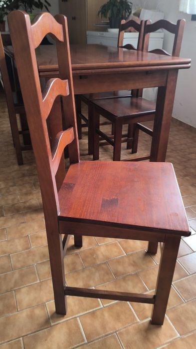 Mesa extensível de madeira em mogno com 6 cadeiras