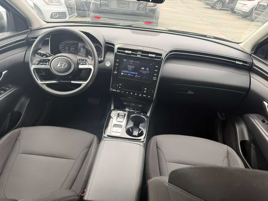 Hyundai Tucson Luxury Hybrid      2022