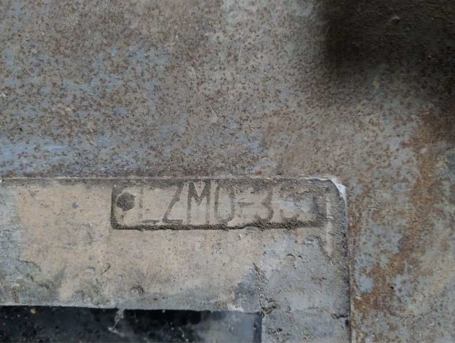 Podajnik do trocin ze spalakiem