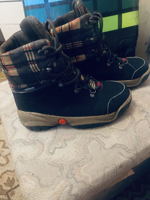 Продам ботинки Puma,б/у состояние отличное,не промокаемые,размер 37.